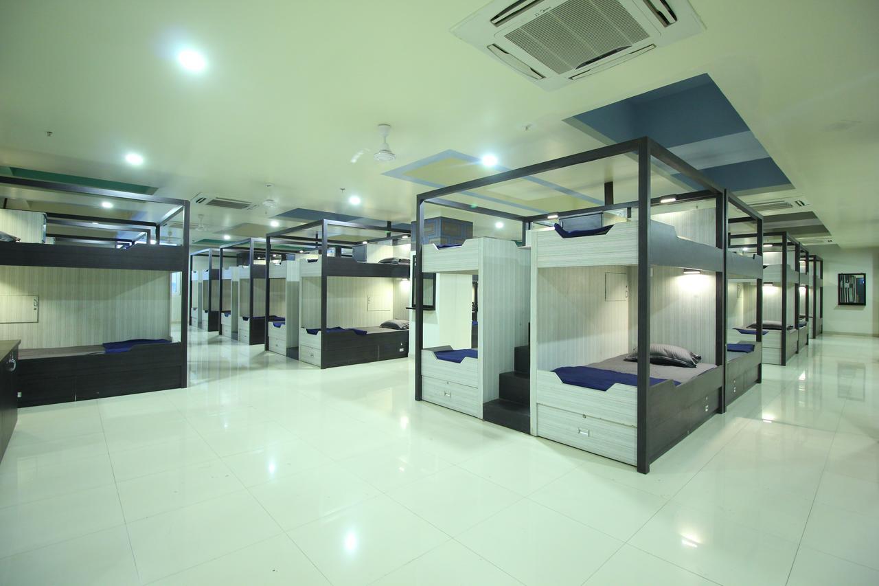 Jackpot Room In & Out Dormitory Ahmedabad Exterior foto