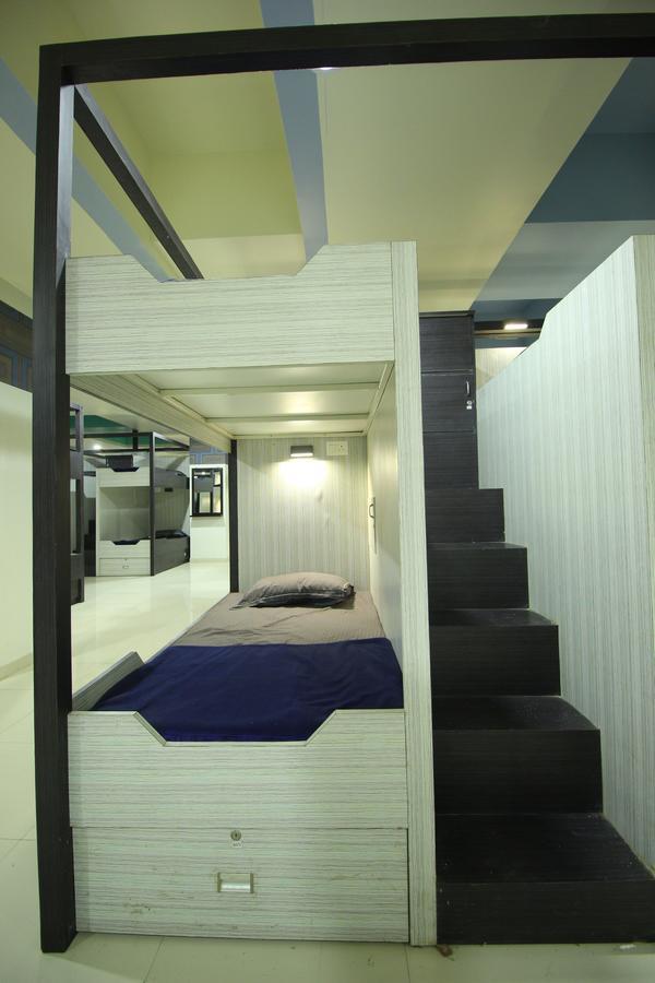 Jackpot Room In & Out Dormitory Ahmedabad Exterior foto