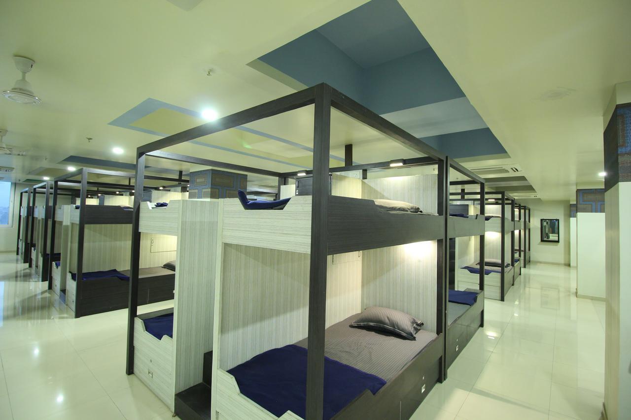 Jackpot Room In & Out Dormitory Ahmedabad Exterior foto