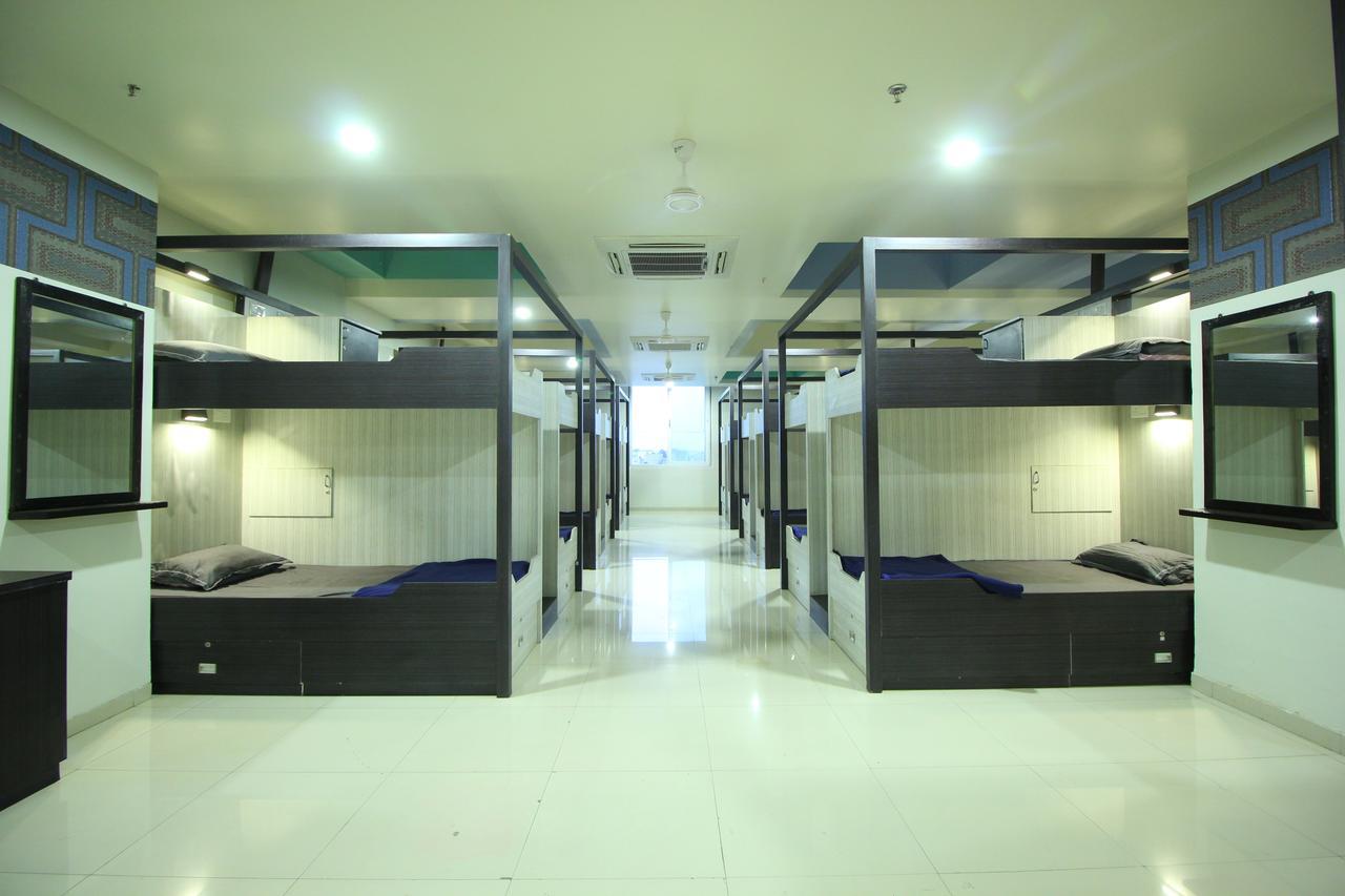 Jackpot Room In & Out Dormitory Ahmedabad Exterior foto