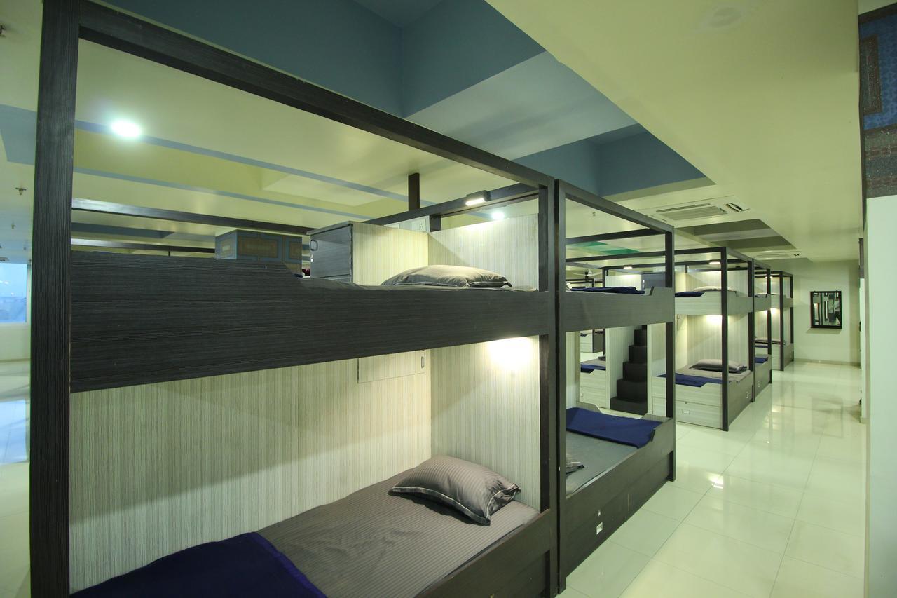 Jackpot Room In & Out Dormitory Ahmedabad Exterior foto